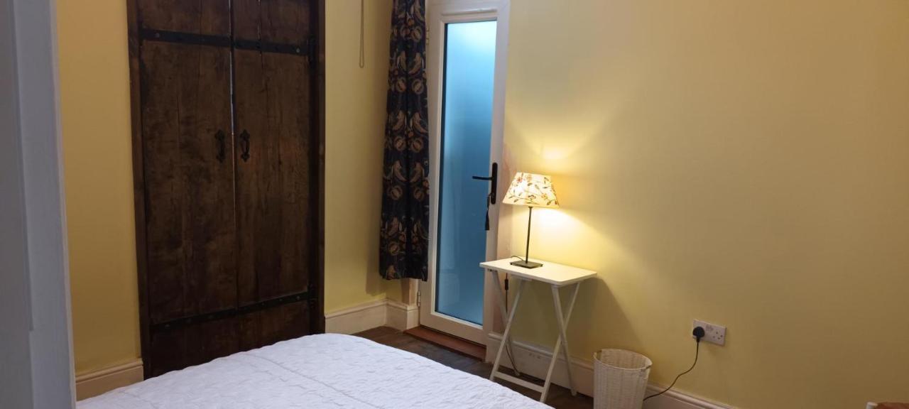 With Luxury Private Bathroom & Independent Entrance Near Tube Affittacamere *