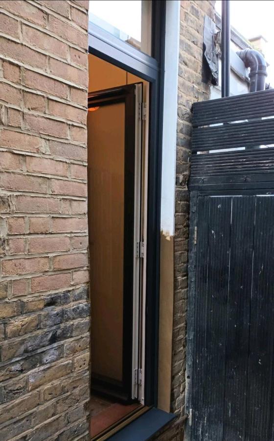 With Luxury Private Bathroom & Independent Entrance Near Tube Affittacamere Londra