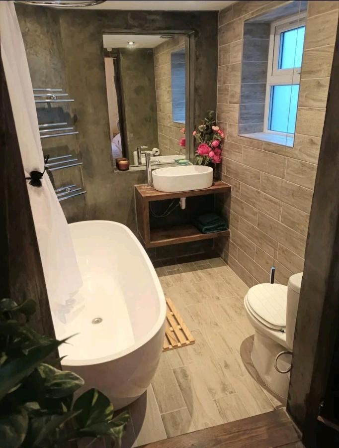 Affittacamere With Luxury Private Bathroom & Independent Entrance Near Tube