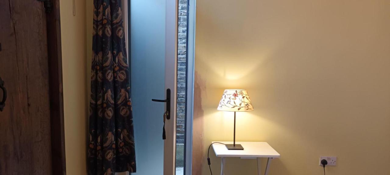 Affittacamere With Luxury Private Bathroom & Independent Entrance Near Tube
