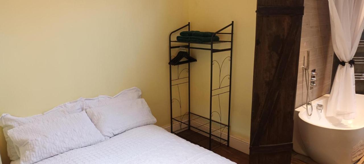 Affittacamere With Luxury Private Bathroom & Independent Entrance Near Tube