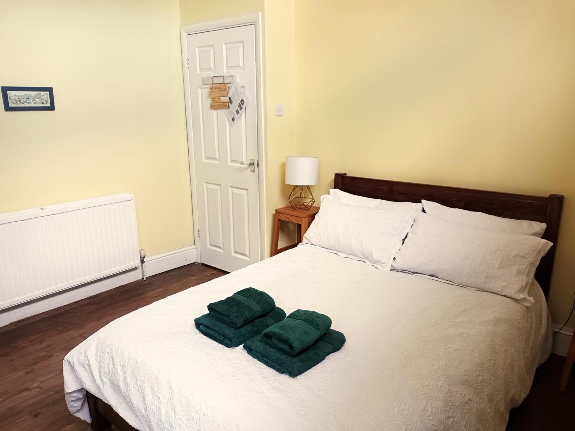 With Luxury Private Bathroom & Independent Entrance Near Tube Gasthof