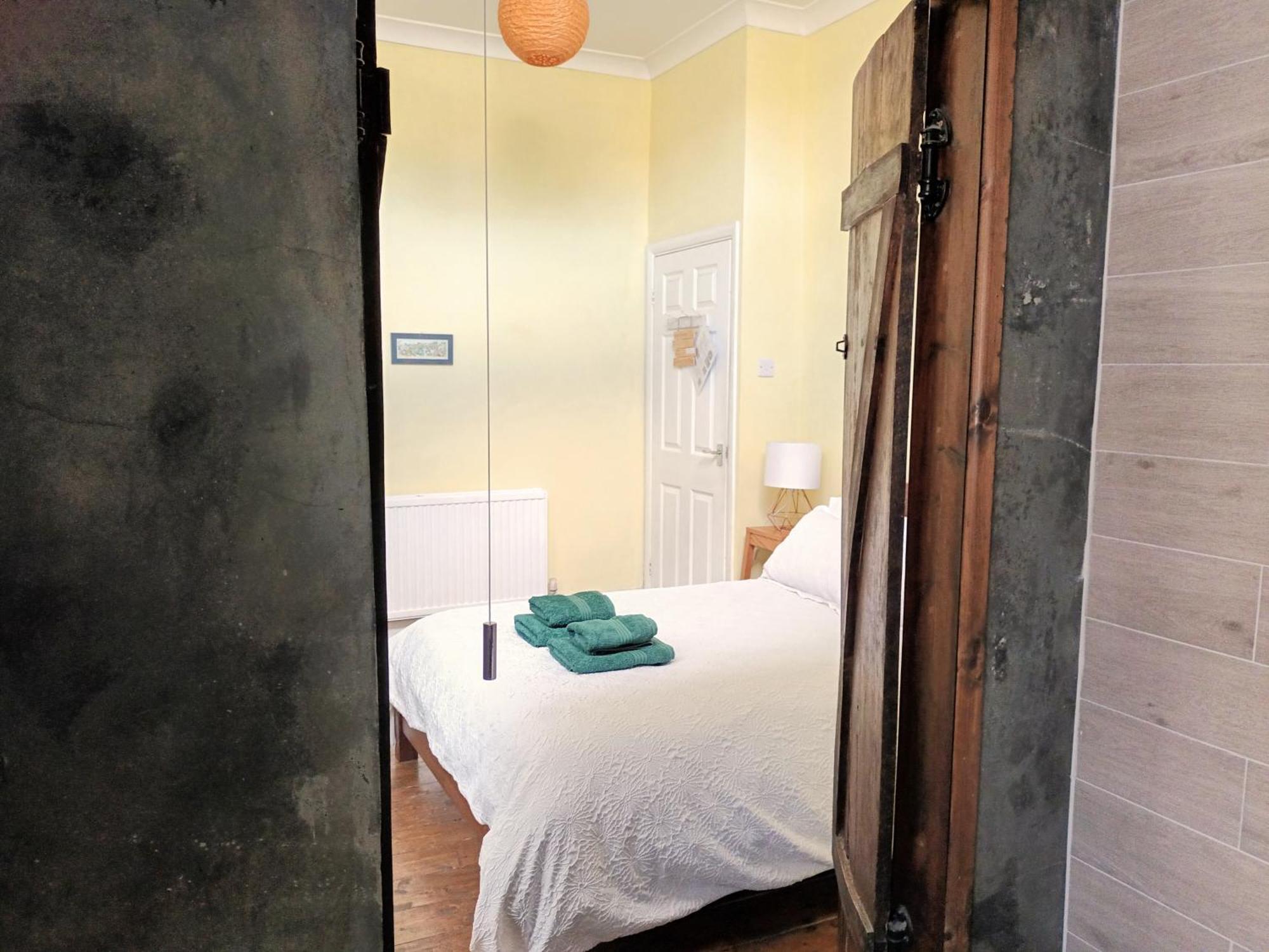 With Luxury Private Bathroom & Independent Entrance Near Tube Pensiune Londra